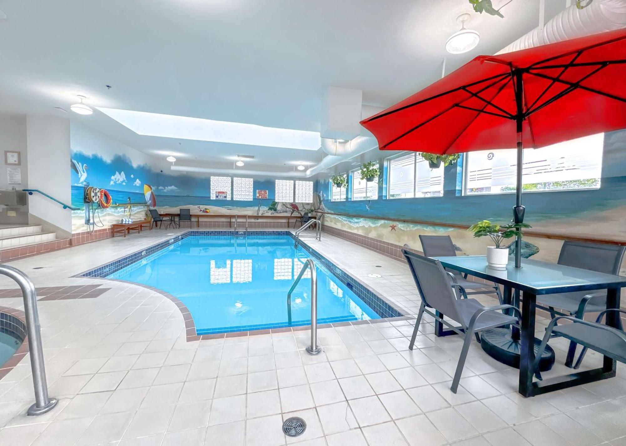Coast Abbotsford Hotel & Suites Exterior photo