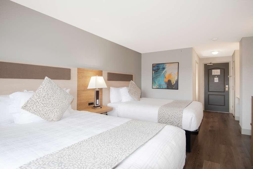 Coast Abbotsford Hotel & Suites Room photo