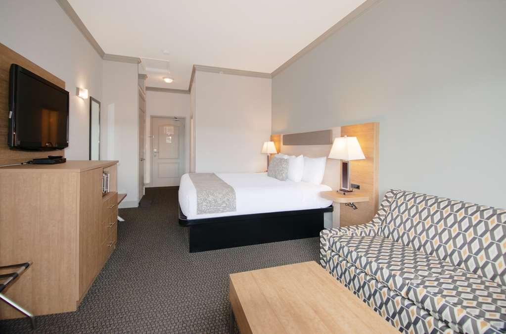 Coast Abbotsford Hotel & Suites Room photo