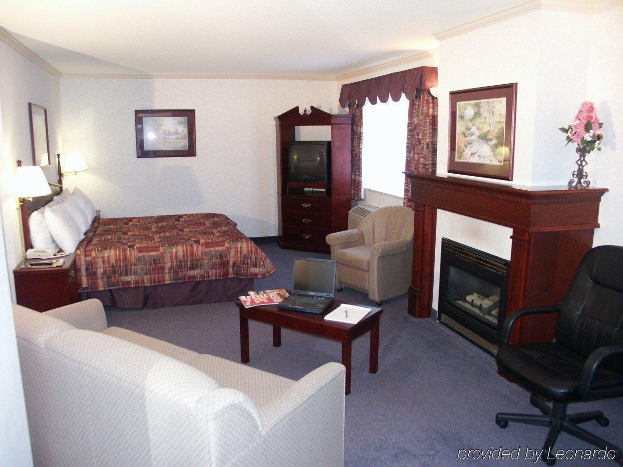 Coast Abbotsford Hotel & Suites Room photo
